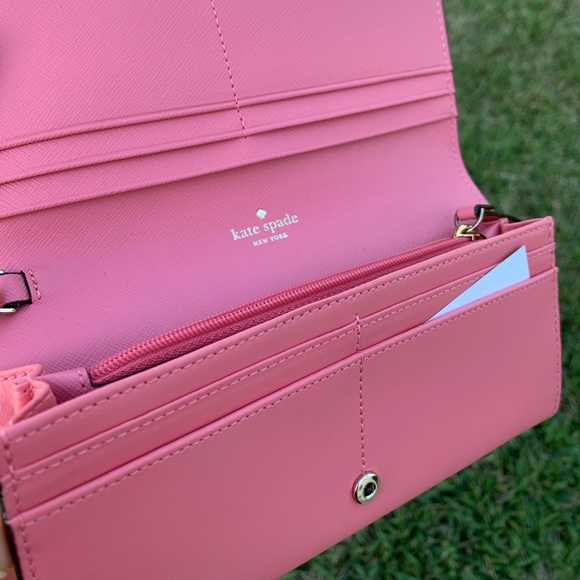 🔥FINAL SALE🔥Kate Spade Wristlet - Picture 2 of 4